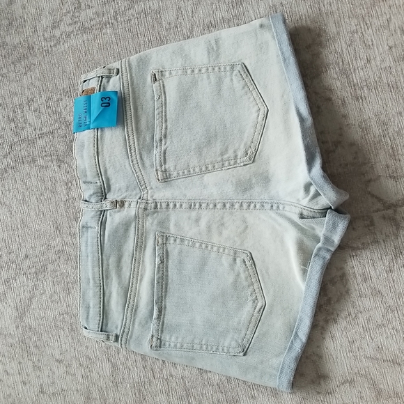 US 3 - Jean Shorts - Garage - Picture 2 of 3